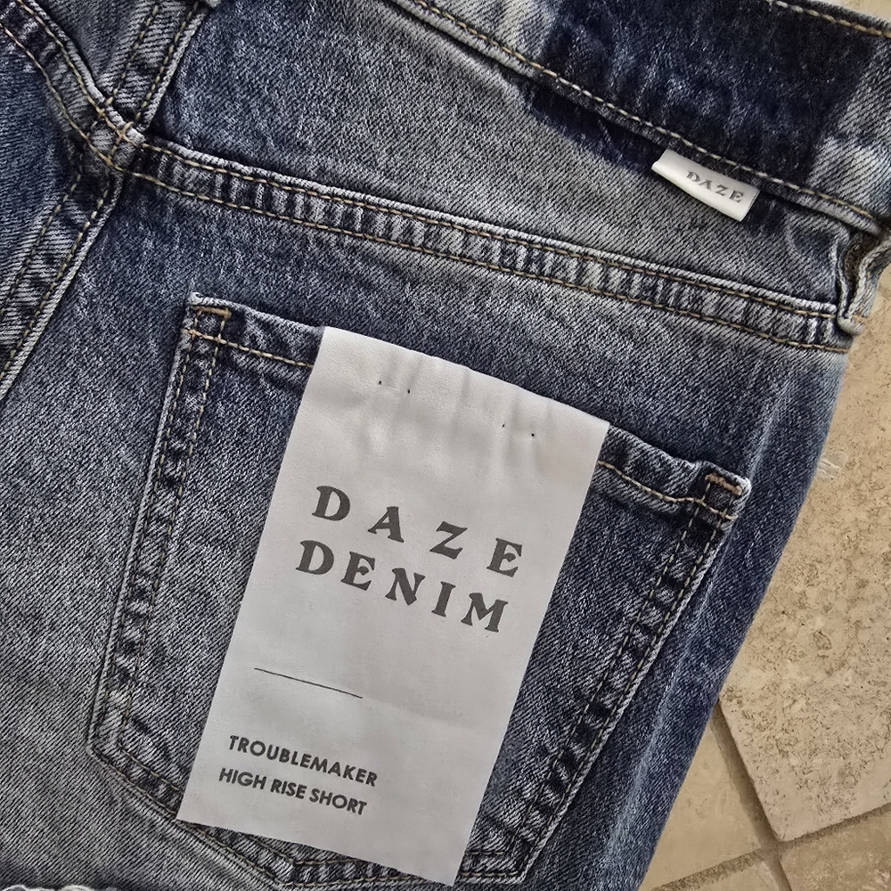 Daze Denim Cutoff Troublemaker High Rise Short SZ 26 - Picture 3 of 7